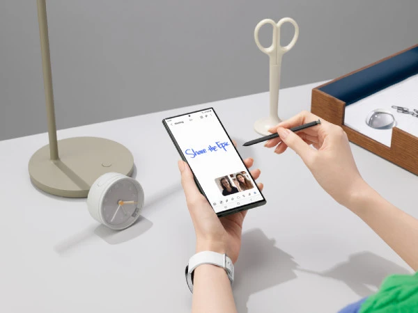  Xiaomi 13 Pro vs. Samsung Galaxy S23 Ultra: Galaxy S23 Ultra S Pen
