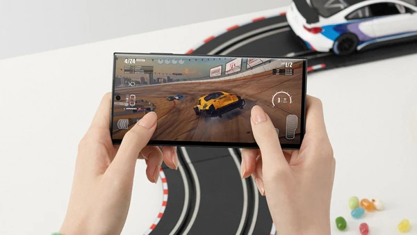  Galaxy S23 Ultra vs. iPhone 14 Pro Max Display Samsung
