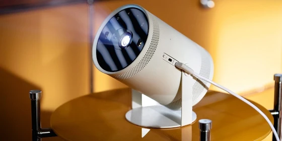  Samsung The Freestyle
